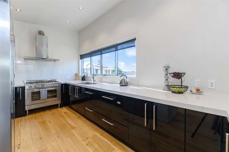 140a Solar Road Glen Eden_14