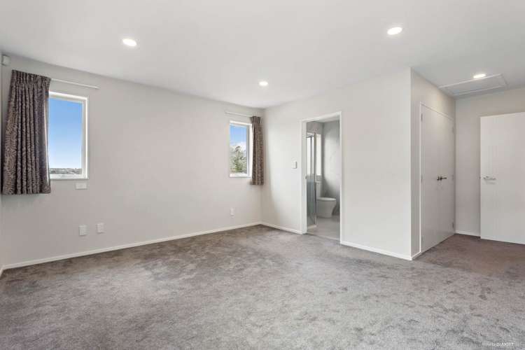 5a Taurus Crescent Beach Haven_9