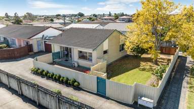 1/50 Kenderdine Road_1