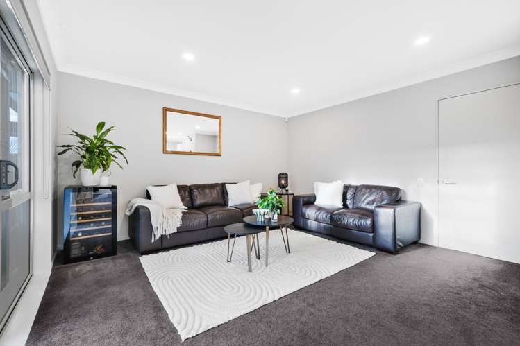 8 Belfry Place Wattle Downs_7