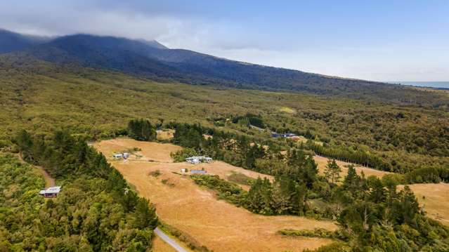 Off-Grid Oasis with Unparalleled Views - 5 Ha