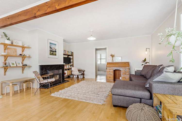 37b Cobham Crescent Kelston_2