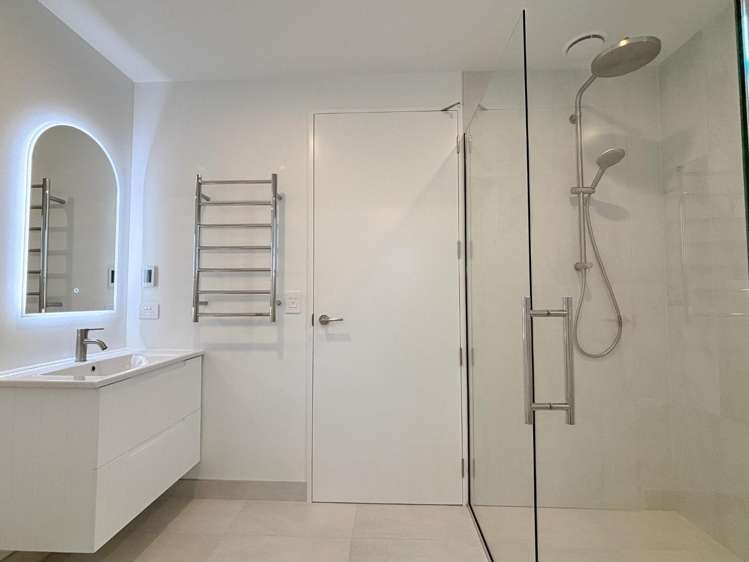 2/14 Nayland Street Sumner_4