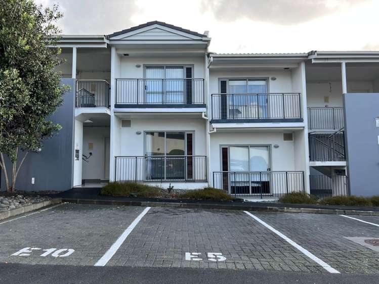 E5/60 Masons Road Oteha_16