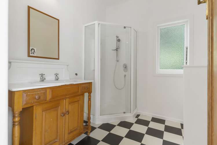 42 Smale Street Point Chevalier_12