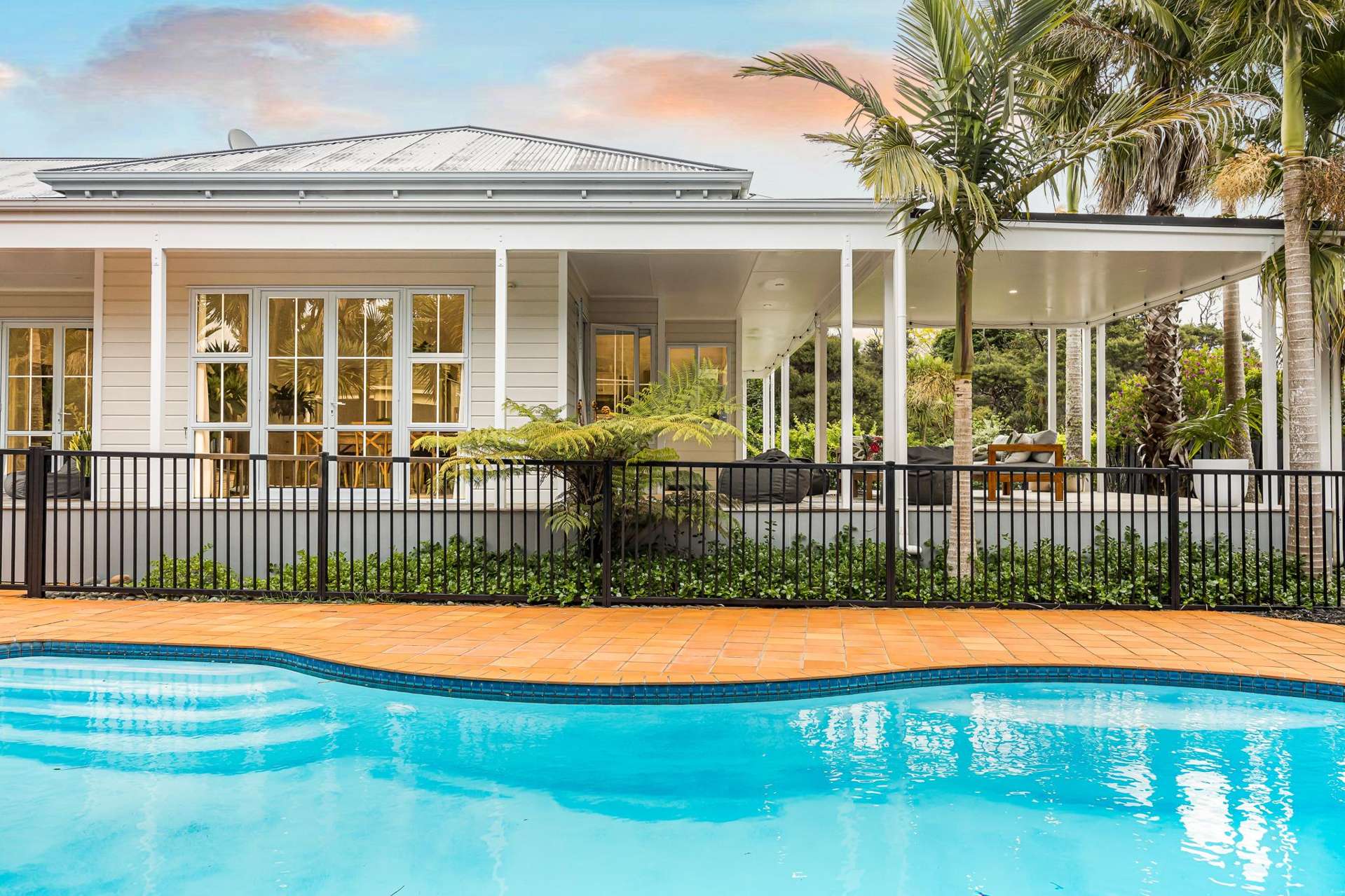 27 Almond Grove Greenhithe_0