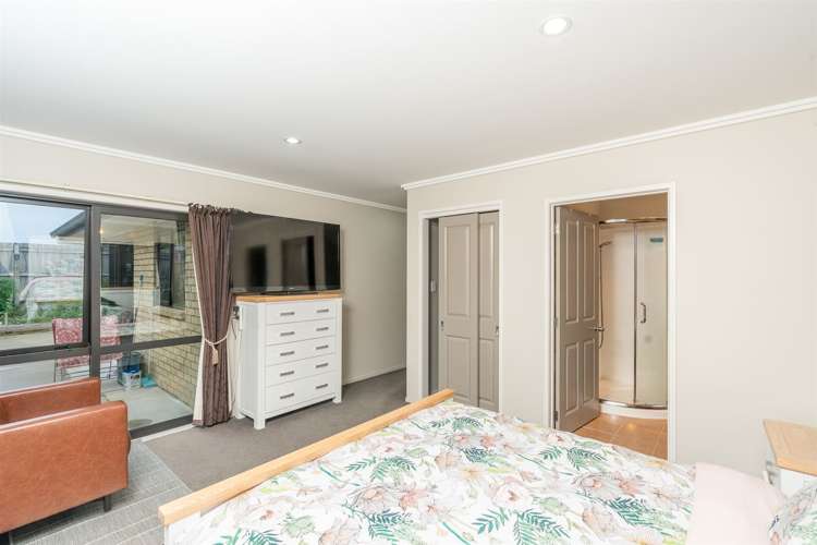 54 Farnborough Drive Nawton_13