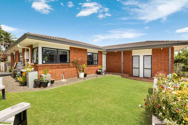 Brick & Tile Beauty - Great Location!