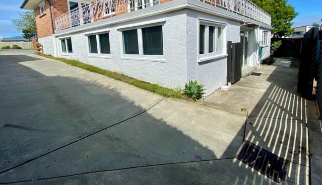 Spacious 3 bedroom Ground Floor Unit with Parking