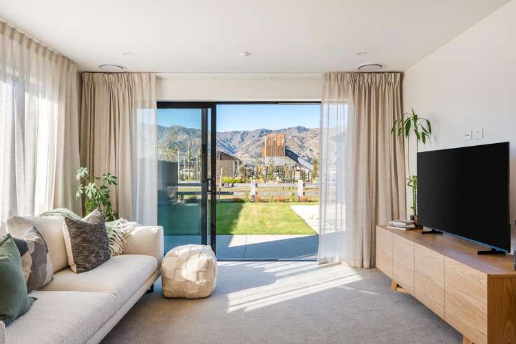 182 Burdon Loop Lake Hawea_13