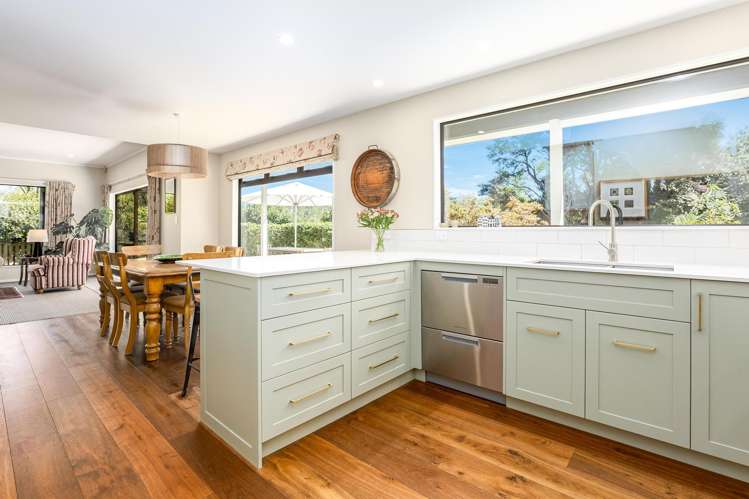 33 Paremata Haywards Road_5
