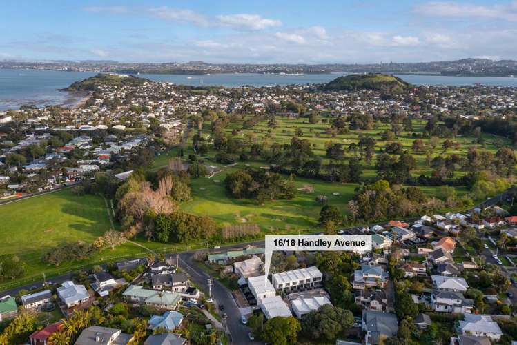 1/18 Handley Avenue Narrow Neck_3