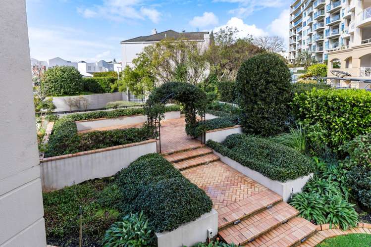 1E/18 Joseph Banks Terrace Remuera_21
