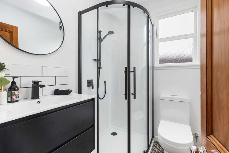 21 Newtown Avenue Newtown_14