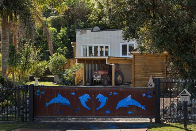 Coastal Gem in Waiomu-Ready for Your Summer Escape