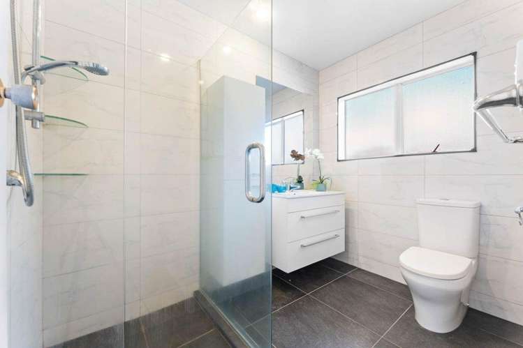 84 Gossamer Drive Pakuranga Heights_11