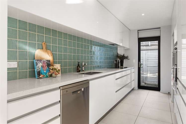 6 Park Terrace Lyttelton_5