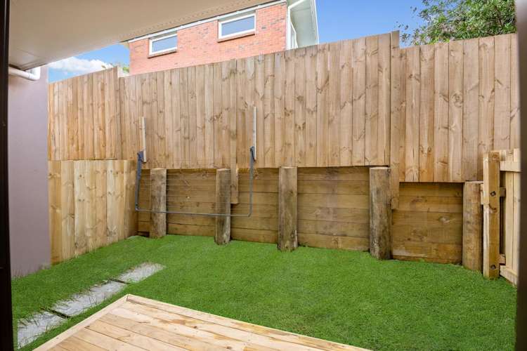 1d Stephen Lysnar Place Hillsborough_17