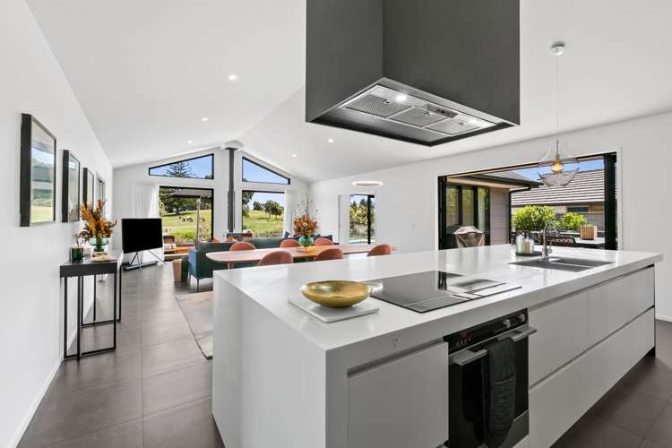 49b Links Drive Waiwhakaiho_6