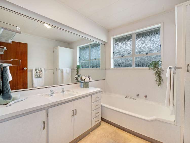 4 Sandstrom Grove Feilding_17