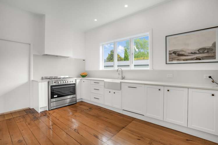 2 Richard Grove Stokes Valley_7