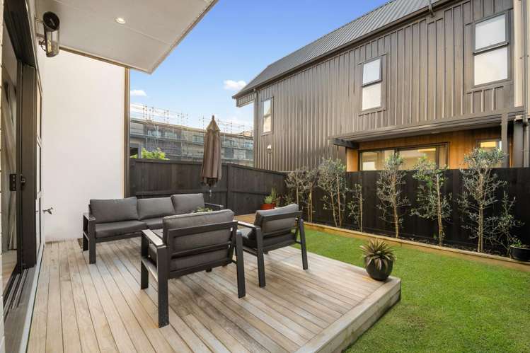 44 Glidepath Road_5