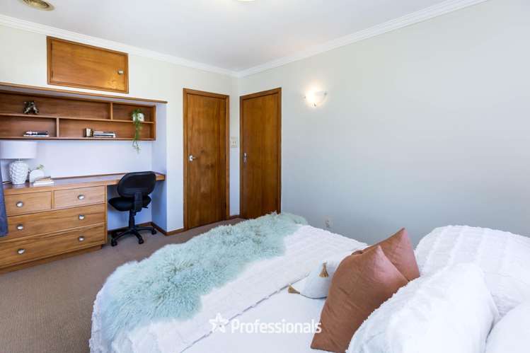 8 Coates Grove Silverstream_14