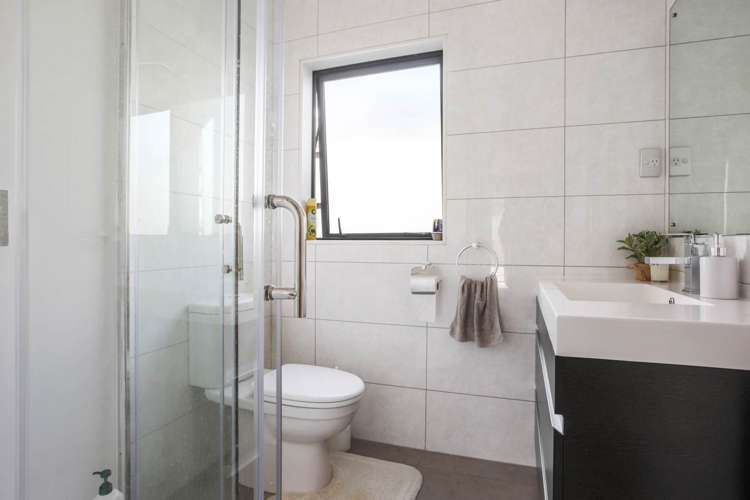 103b Roberts Road Te Atatu South_12