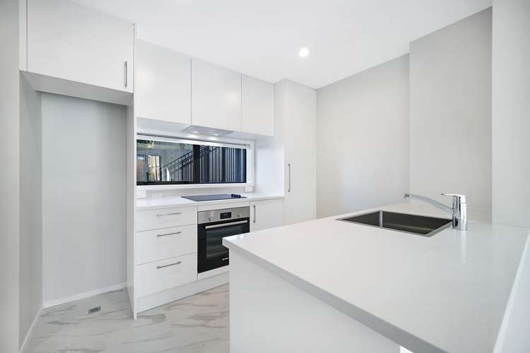 7/31 Ayton Drive 3320_1