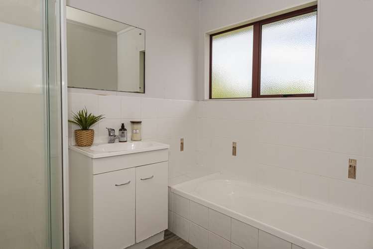 3 Pearce Drive Kamo_16