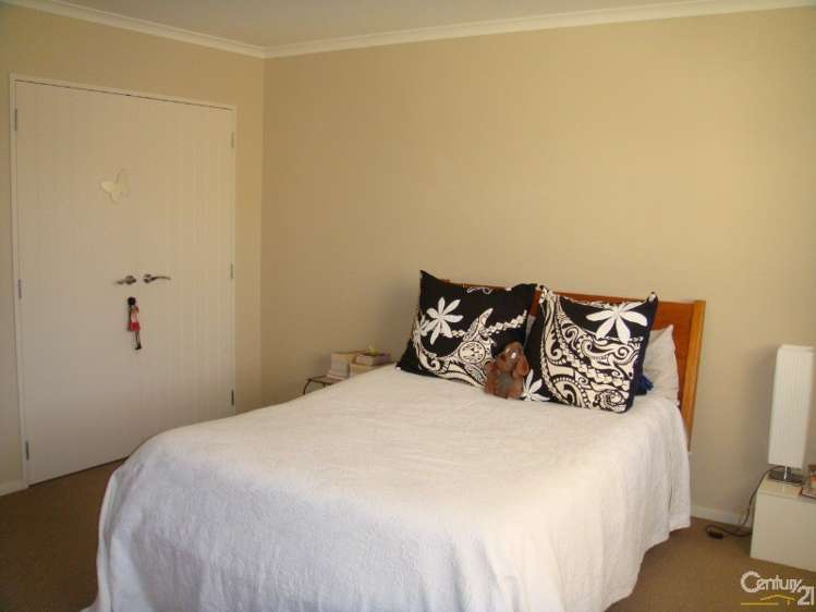 2 Kenley Heights Flat Bush_12