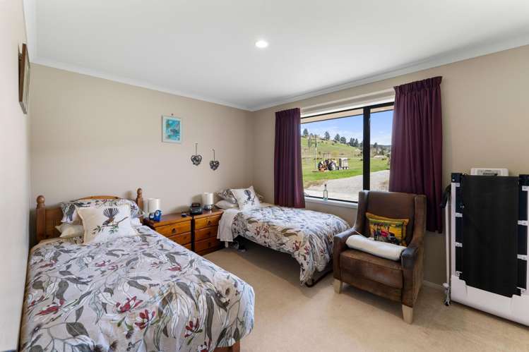 76 Pretty Bridge Valley Road Wakefield_15
