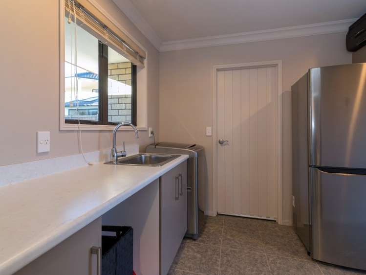 119 Basley Road Owhata_15