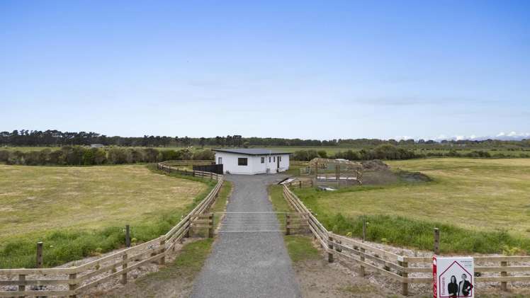 1121 Parewanui Road Parewanui_24