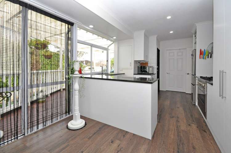 27 Clinton Avenue Te Atatu Peninsula_7