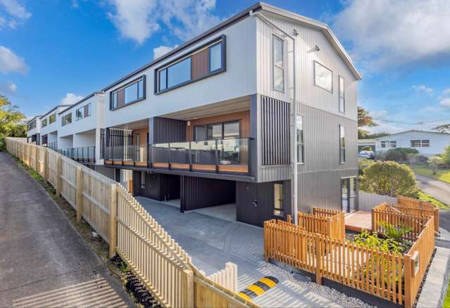 6/18 Riverview Road New Lynn