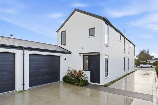 Modern Townhouse with Internal-Access Garage