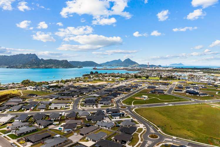 12 Saint Michael Crescent One Tree Point_27