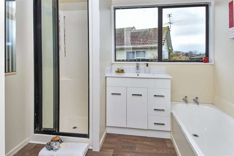 7 Bill Phillip Place Clendon Park_13