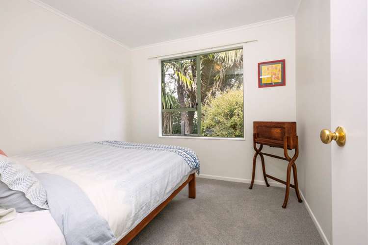 8 Rimutaka Place Titirangi_13