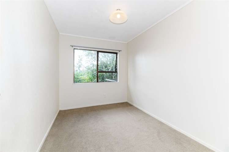 2/38 Leo Street Glen Eden_11