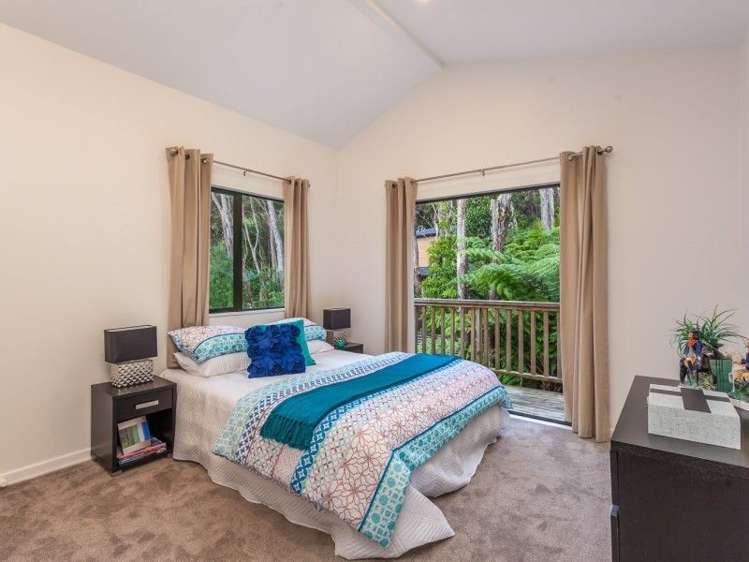 176 Laingholm Drive Titirangi_13