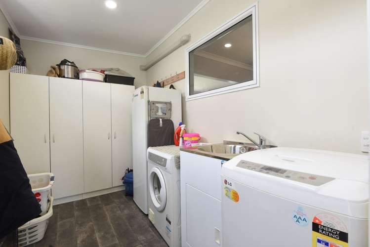 11 Russell Road Fairy Springs_9