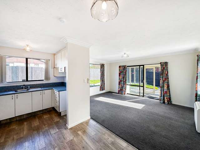 2/6 Pyatt Place Redwood_1