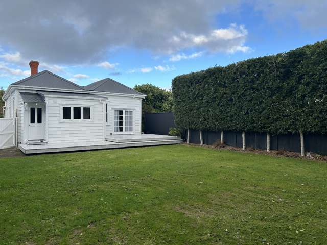 5 Alderley Road (Pet Perfect! Triple Grammar Zone) 1728_1