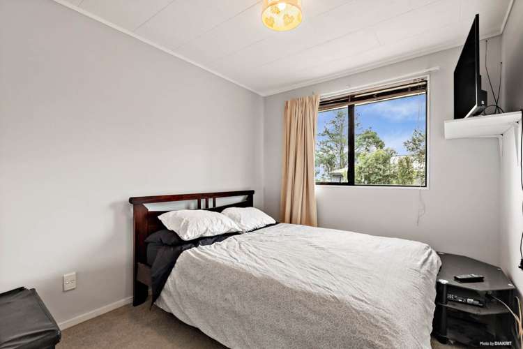 42 Maywood Crescent Glen Eden_8