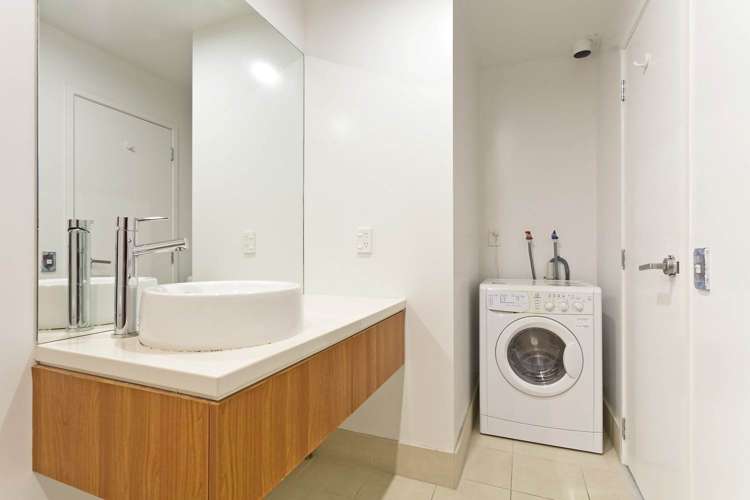 413/4 Dockside Lane City Centre_3