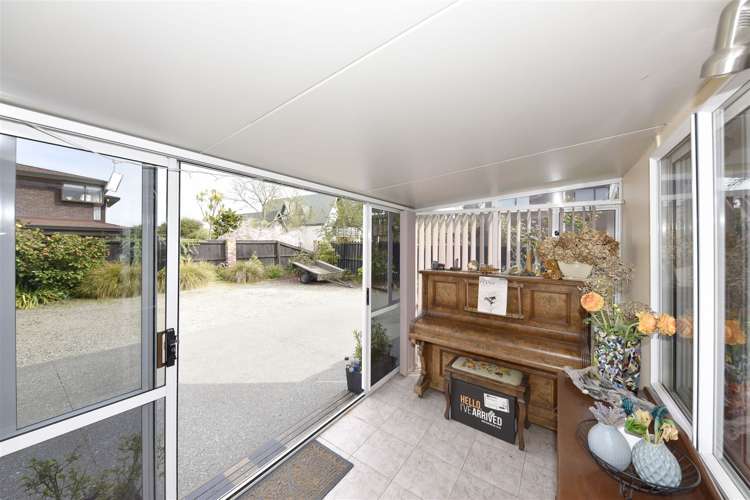 27 Yellowstone Crescent Burwood_10