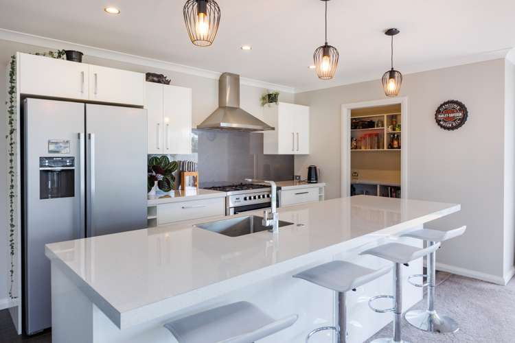 11 Saint Heliers Grove Fitzherbert_17