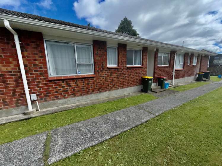  2/12 Fraser Street Wainuiomata_16